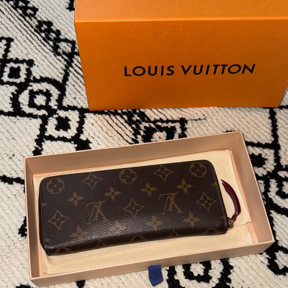 Louis Vuitton Monogram Clémence Wallet, Interior color: Fuschia